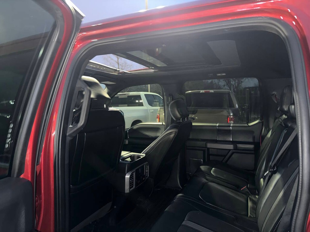 Ford F-150 Vehicle Full-screen Gallery Image 12