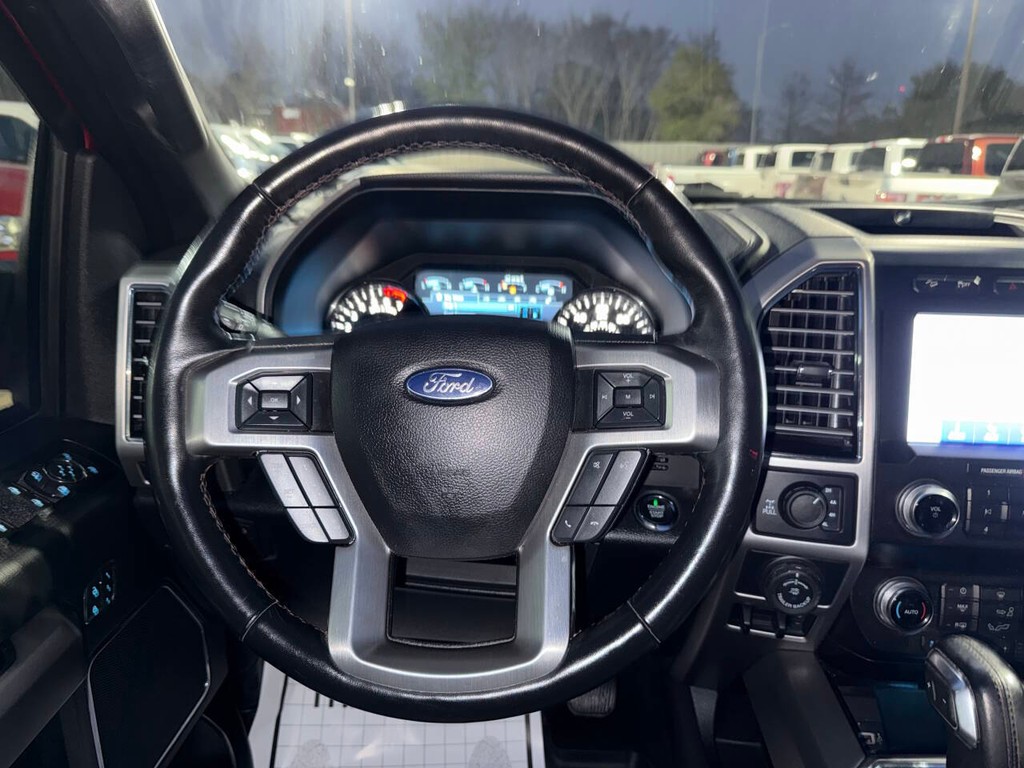 Ford F-150 Vehicle Full-screen Gallery Image 22