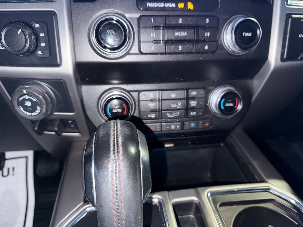 Ford F-150 Vehicle Full-screen Gallery Image 29