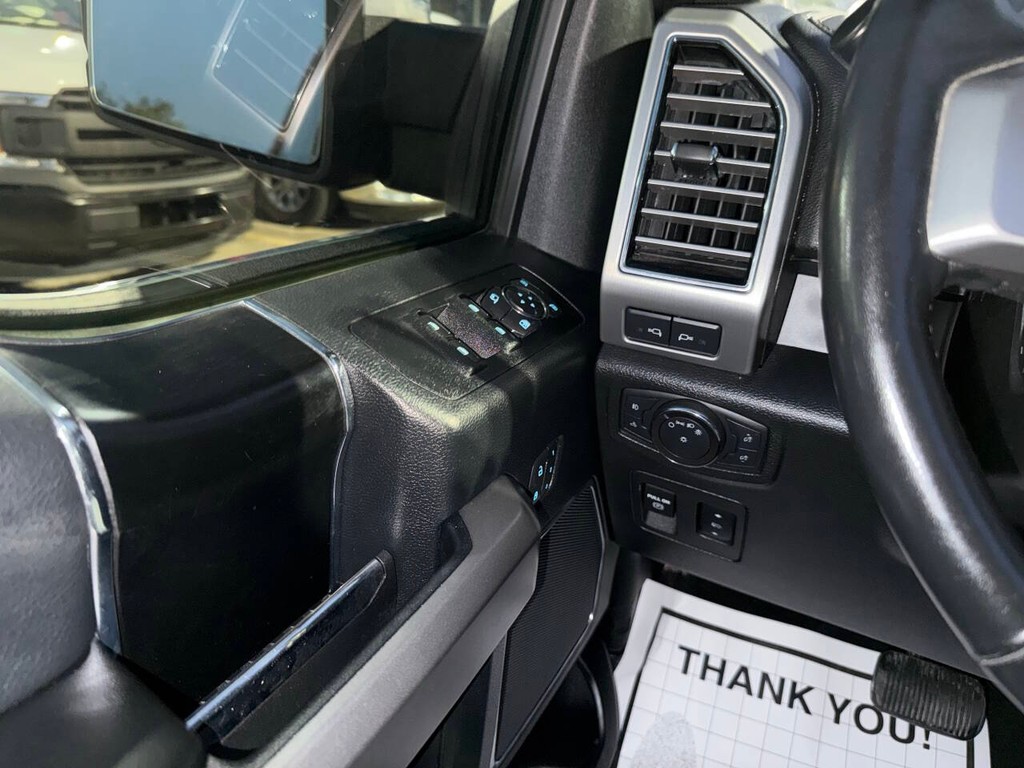 Ford F-150 Vehicle Full-screen Gallery Image 31