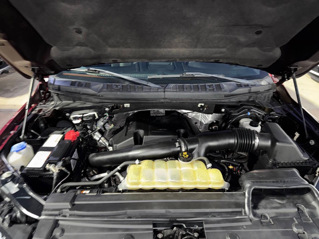 Ford F-150 Vehicle Full-screen Gallery Image 37