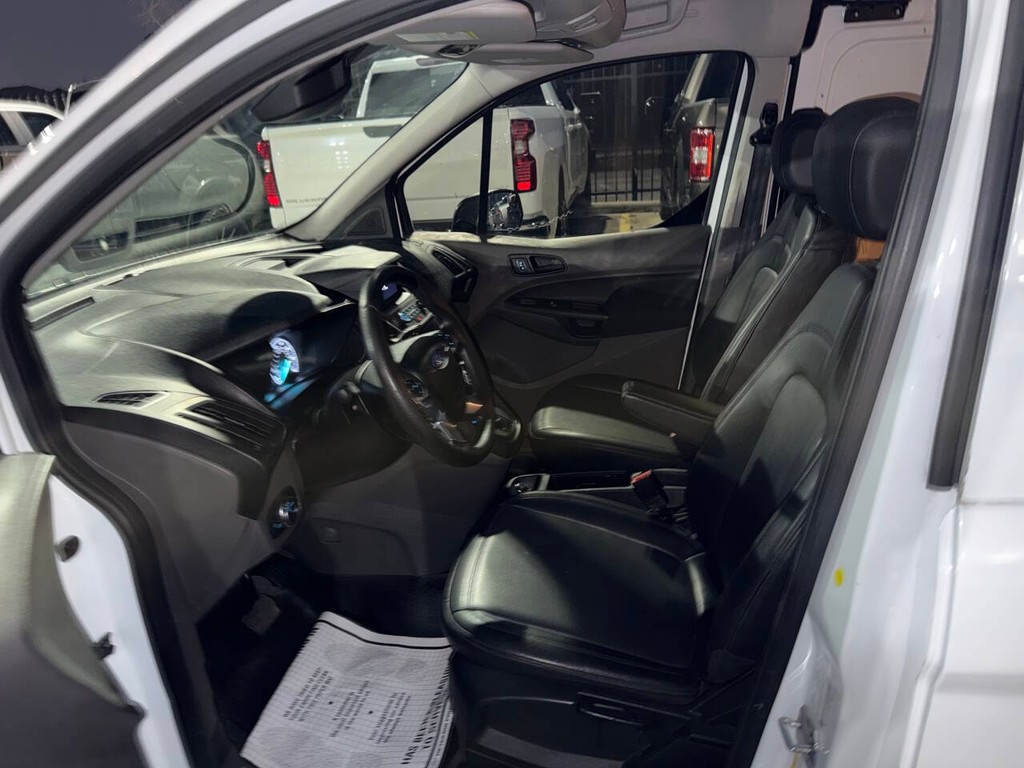 Ford Transit Connect Van Vehicle Full-screen Gallery Image 07