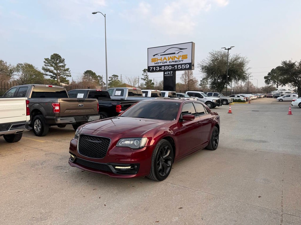 Chrysler 300 Vehicle Full-screen Gallery Image 03