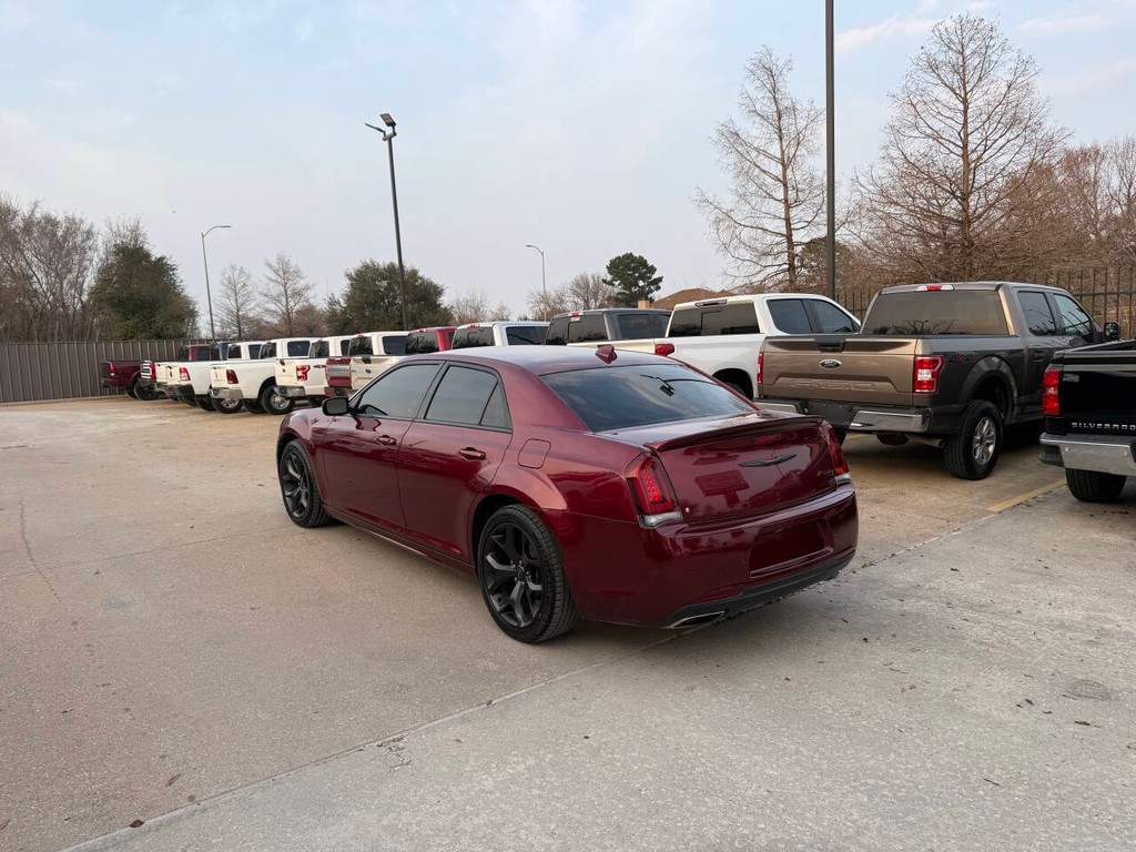 Chrysler 300 Vehicle Full-screen Gallery Image 04