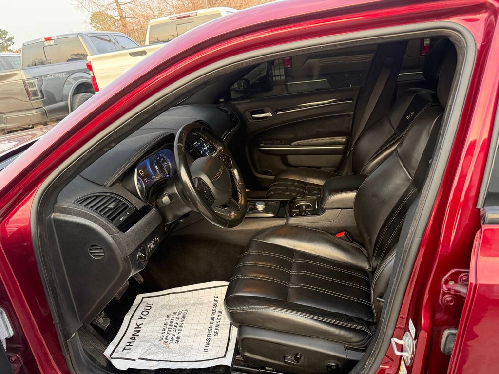 Chrysler 300 Vehicle Full-screen Gallery Image 07