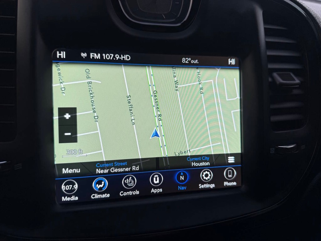 Chrysler 300 Vehicle Full-screen Gallery Image 26