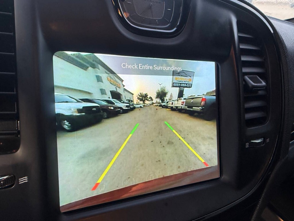 Chrysler 300 Vehicle Full-screen Gallery Image 27