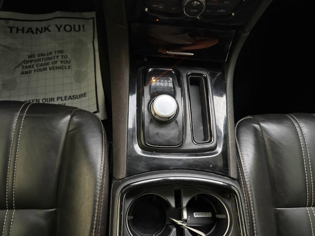 Chrysler 300 Vehicle Full-screen Gallery Image 30