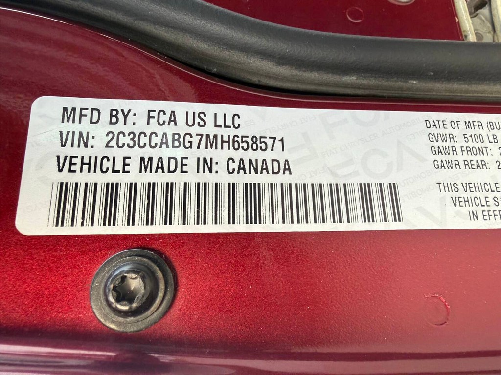 Chrysler 300 Vehicle Full-screen Gallery Image 32