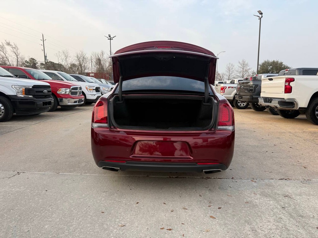 Chrysler 300 Vehicle Full-screen Gallery Image 35