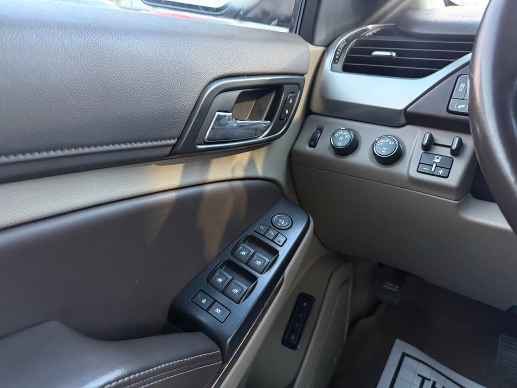 Chevrolet Tahoe Vehicle Full-screen Gallery Image 31