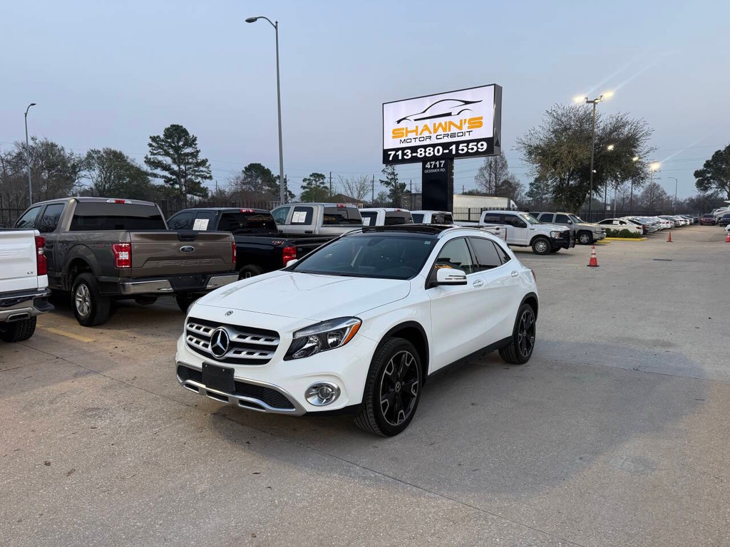 Mercedes-Benz GLA Vehicle Full-screen Gallery Image 03
