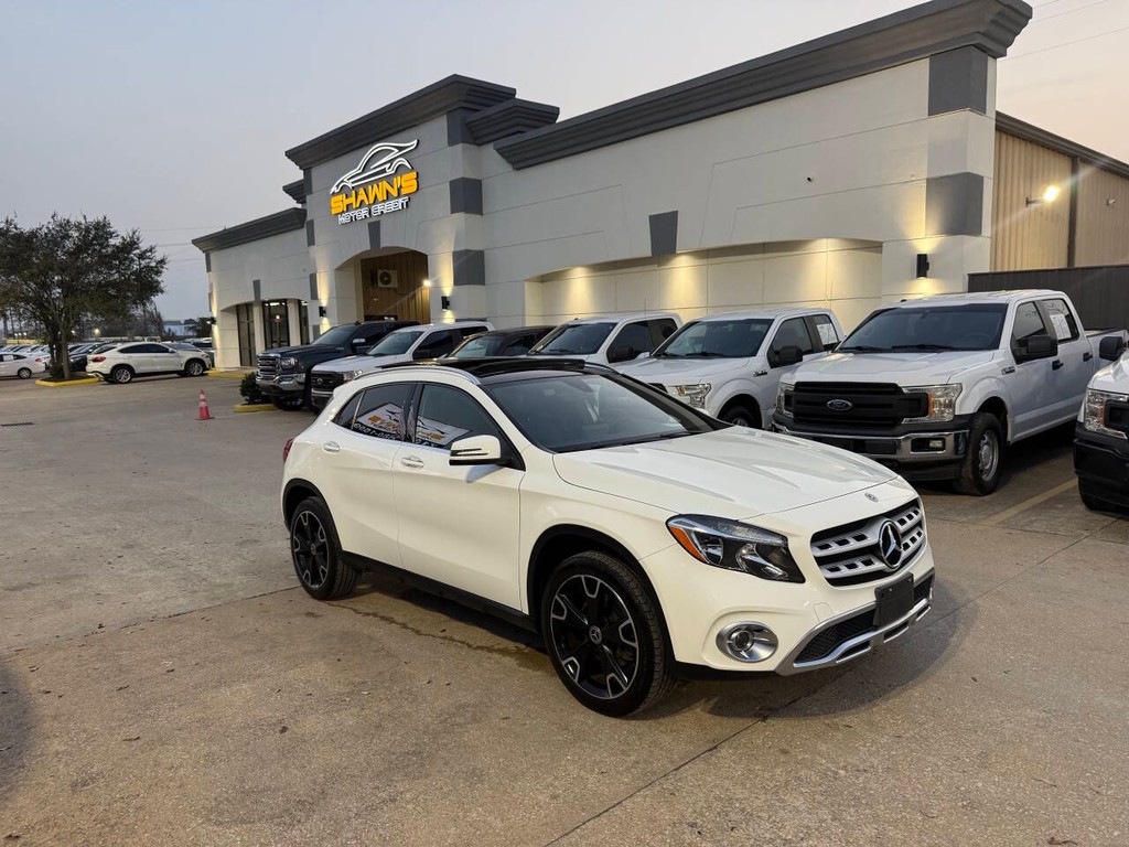 Mercedes-Benz GLA Vehicle Full-screen Gallery Image 44