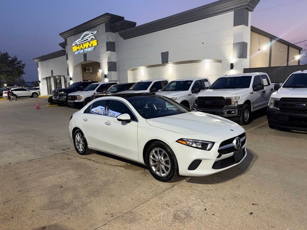 Mercedes-Benz A-Class Vehicle Full-screen Gallery Image 02