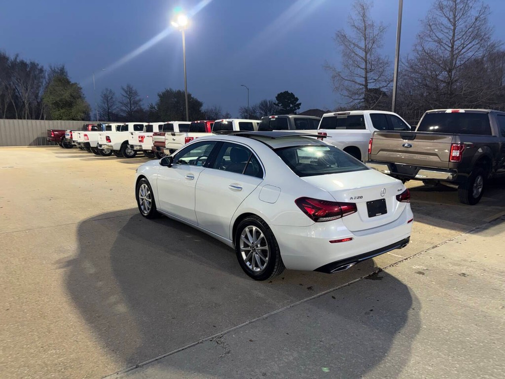 Mercedes-Benz A-Class Vehicle Full-screen Gallery Image 04