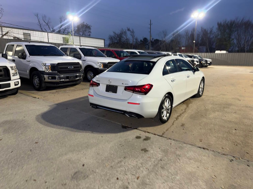 Mercedes-Benz A-Class Vehicle Full-screen Gallery Image 05