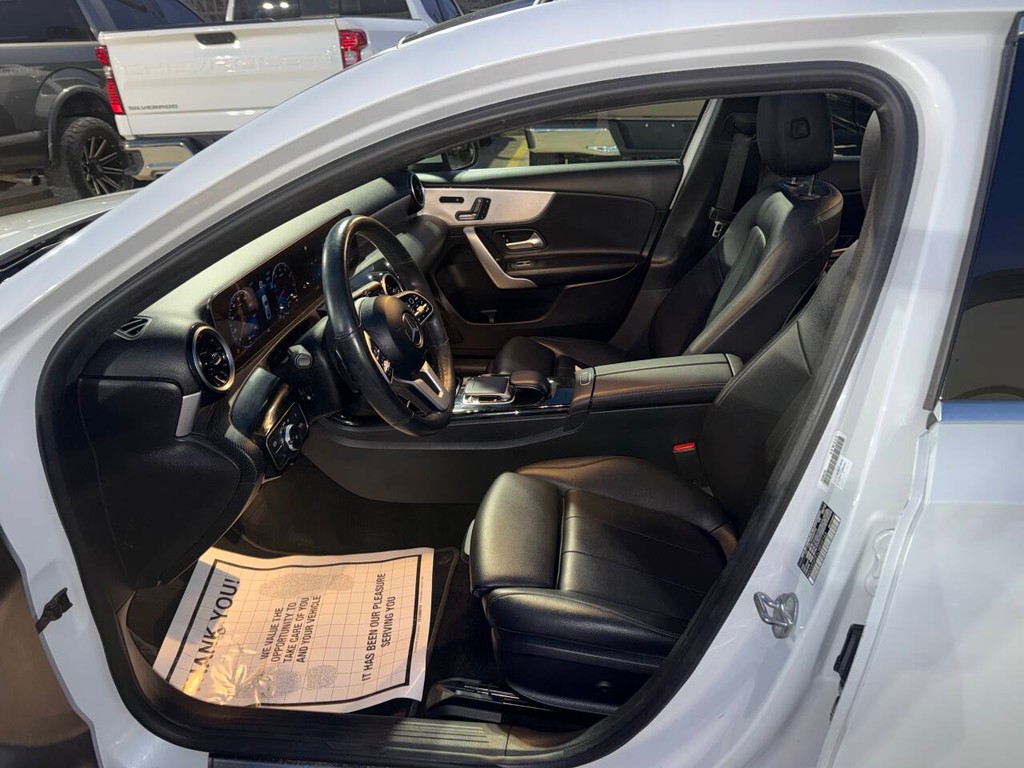 Mercedes-Benz A-Class Vehicle Full-screen Gallery Image 07