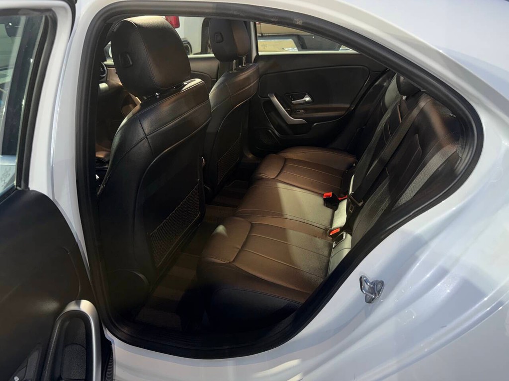 Mercedes-Benz A-Class Vehicle Full-screen Gallery Image 10