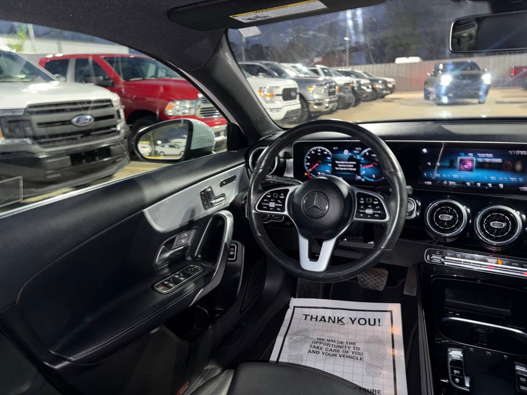 Mercedes-Benz A-Class Vehicle Full-screen Gallery Image 14