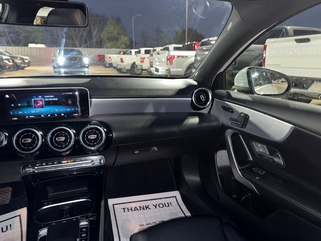 Mercedes-Benz A-Class Vehicle Full-screen Gallery Image 16