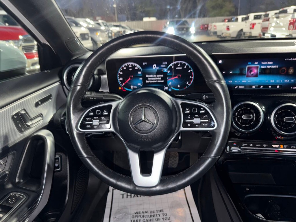 Mercedes-Benz A-Class Vehicle Full-screen Gallery Image 21