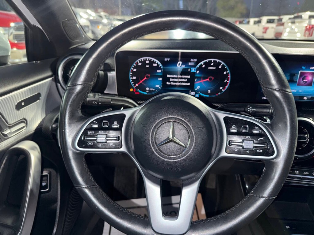 Mercedes-Benz A-Class Vehicle Full-screen Gallery Image 23