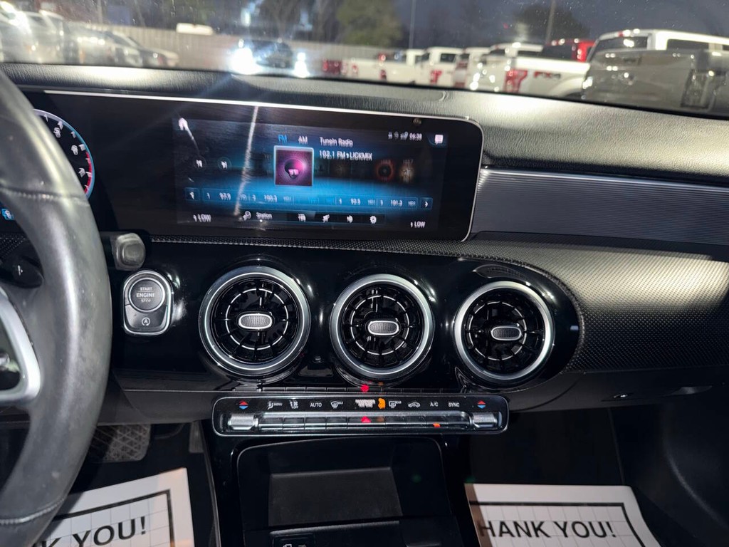 Mercedes-Benz A-Class Vehicle Full-screen Gallery Image 24