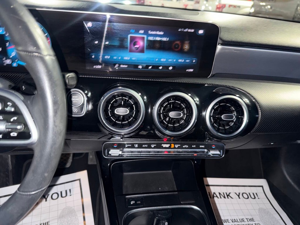 Mercedes-Benz A-Class Vehicle Full-screen Gallery Image 28