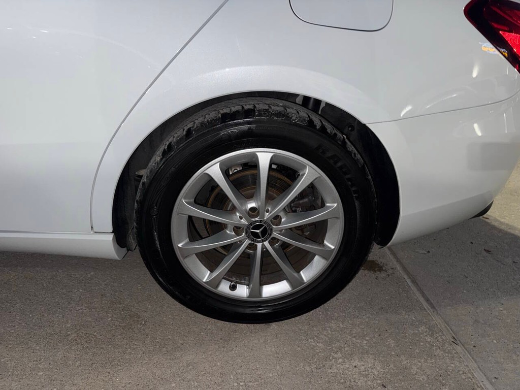 Mercedes-Benz A-Class Vehicle Full-screen Gallery Image 36