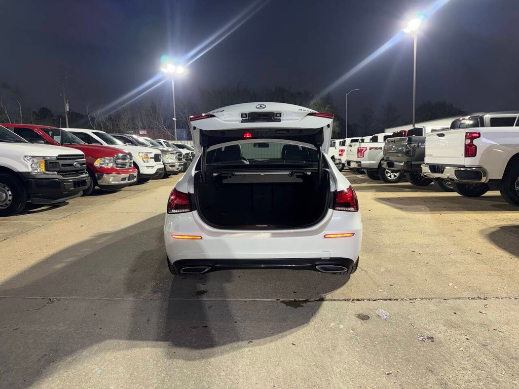 Mercedes-Benz A-Class Vehicle Full-screen Gallery Image 37