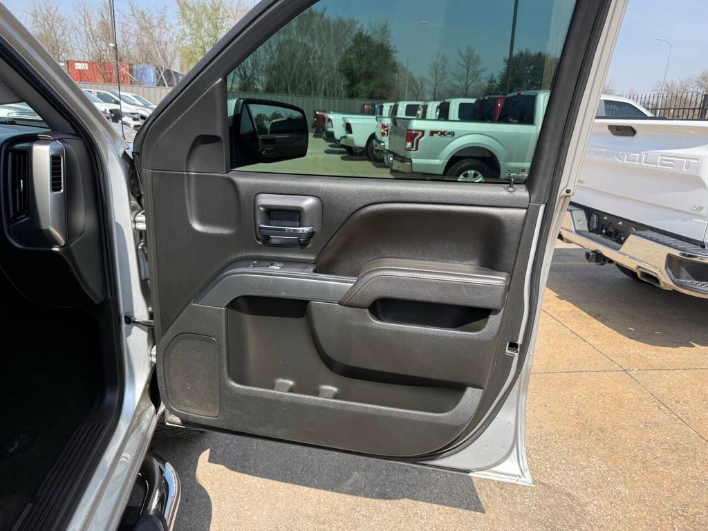 Chevrolet Silverado 1500 Vehicle Full-screen Gallery Image 11