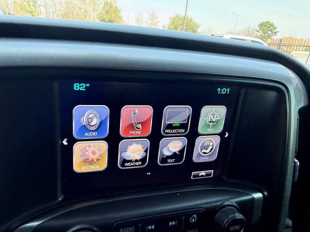 Chevrolet Silverado 1500 Vehicle Full-screen Gallery Image 25