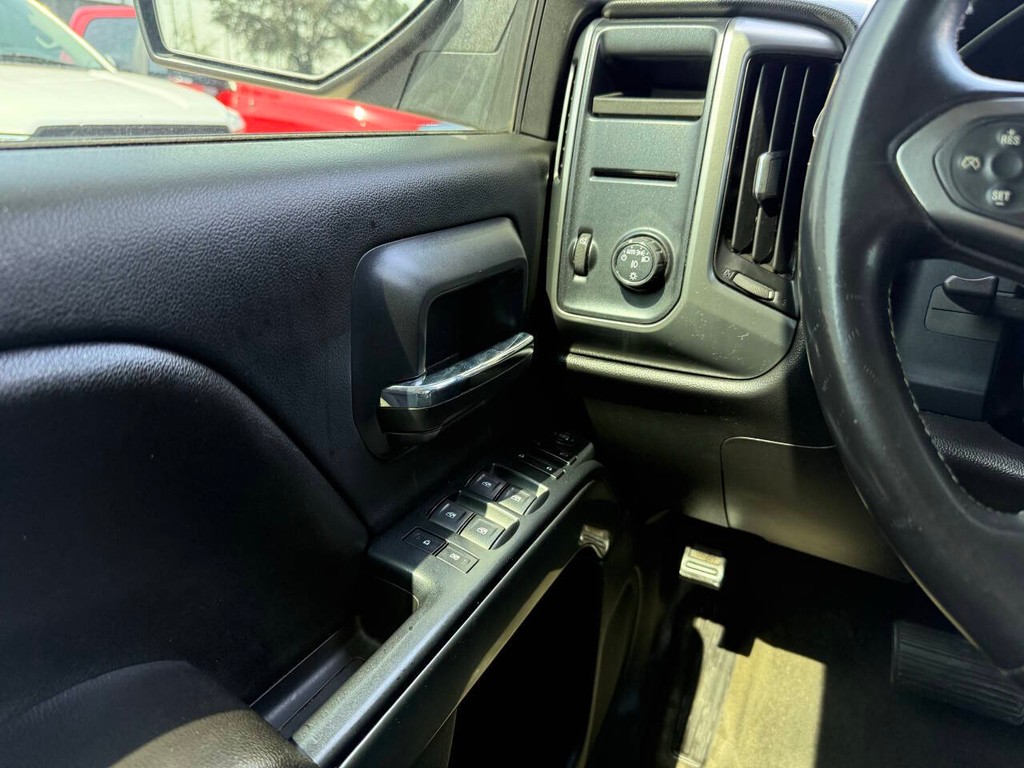 Chevrolet Silverado 1500 Vehicle Full-screen Gallery Image 30