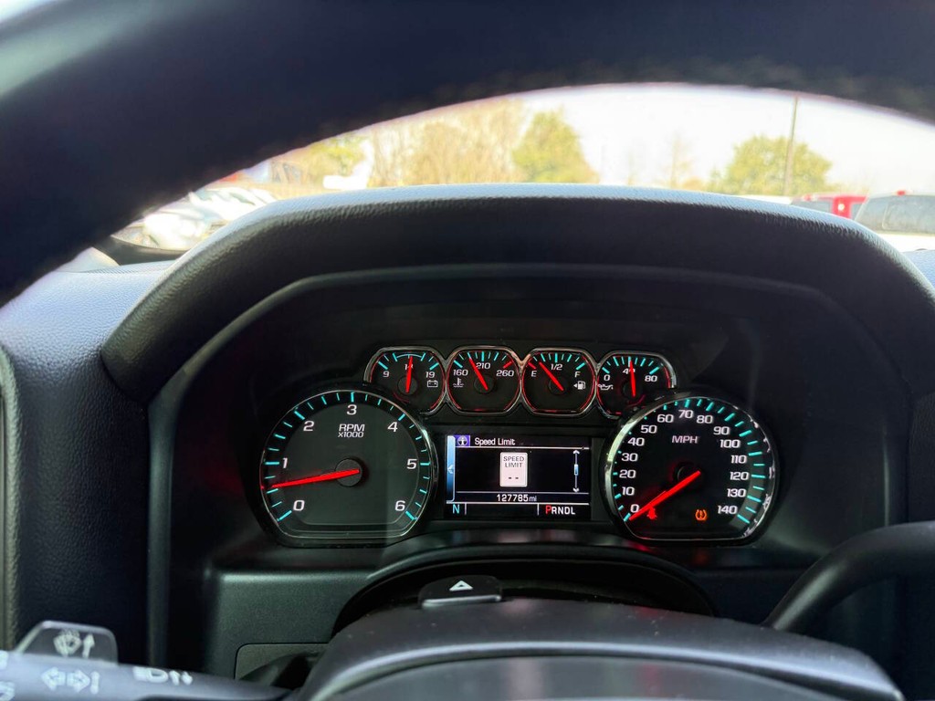 Chevrolet Silverado 1500 Vehicle Full-screen Gallery Image 31