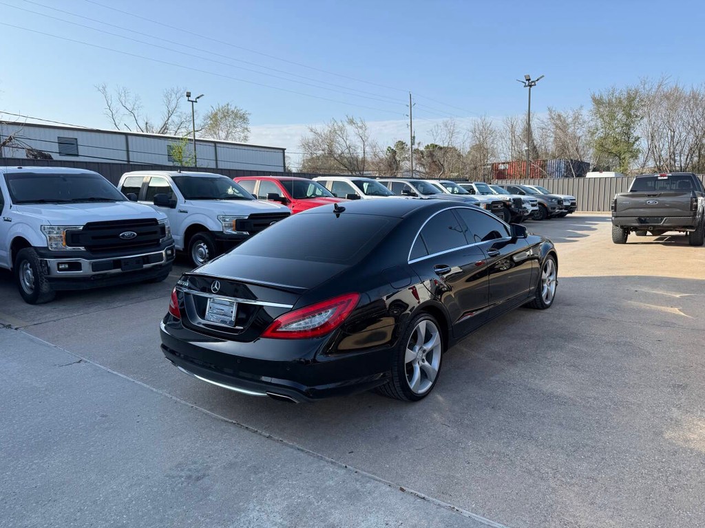 Mercedes-Benz CLS-Class Vehicle Full-screen Gallery Image 05