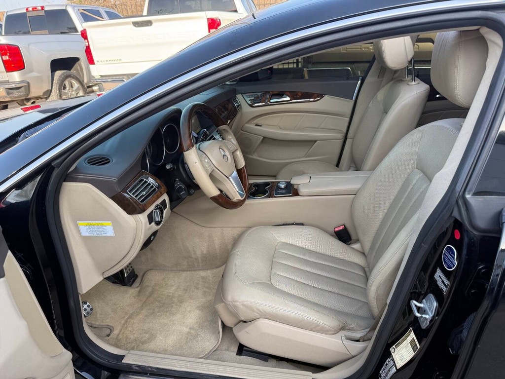 Mercedes-Benz CLS-Class Vehicle Full-screen Gallery Image 07