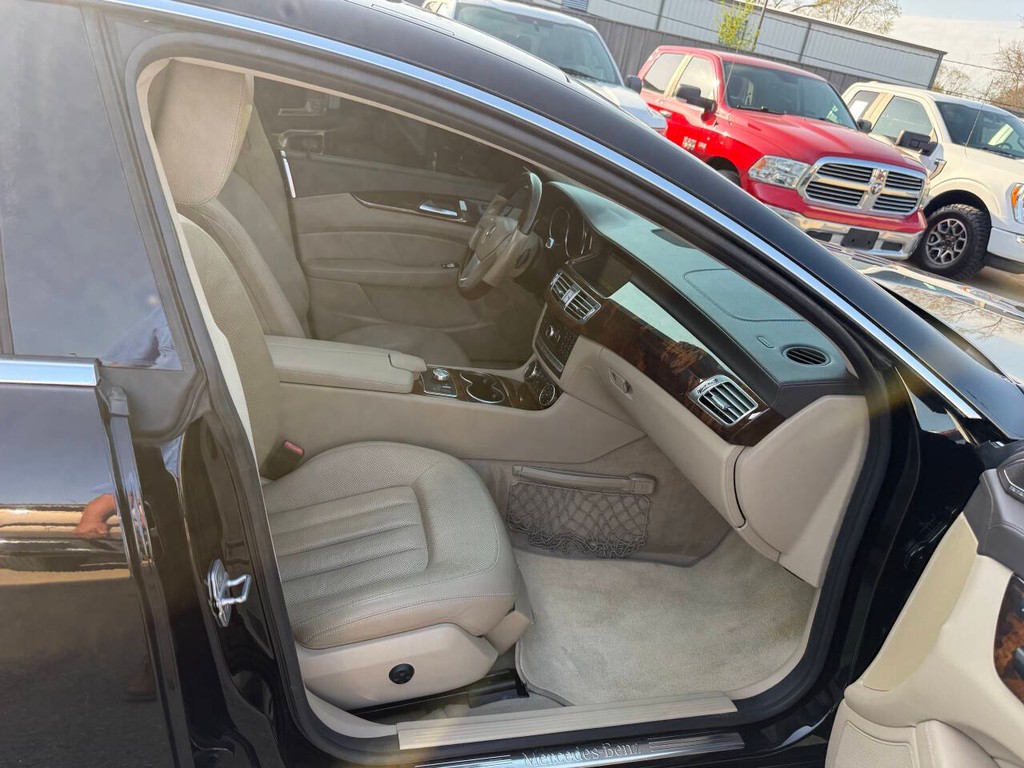 Mercedes-Benz CLS-Class Vehicle Full-screen Gallery Image 10