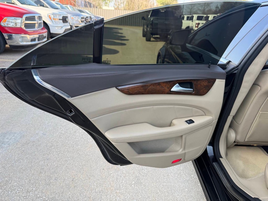 Mercedes-Benz CLS-Class Vehicle Full-screen Gallery Image 14