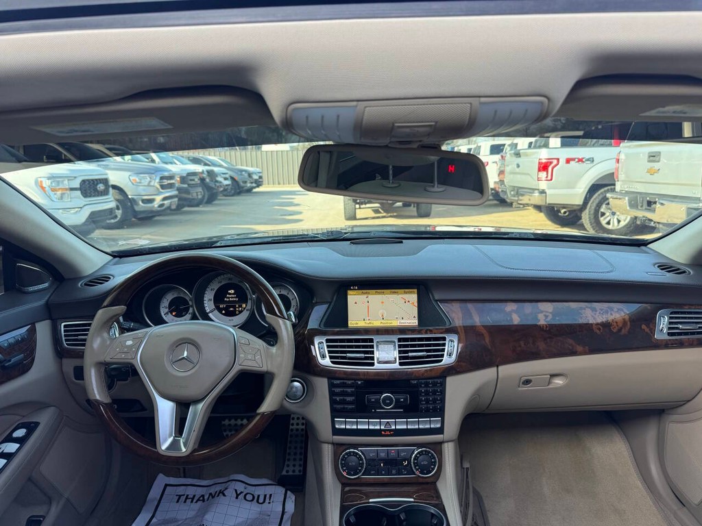 Mercedes-Benz CLS-Class Vehicle Full-screen Gallery Image 17