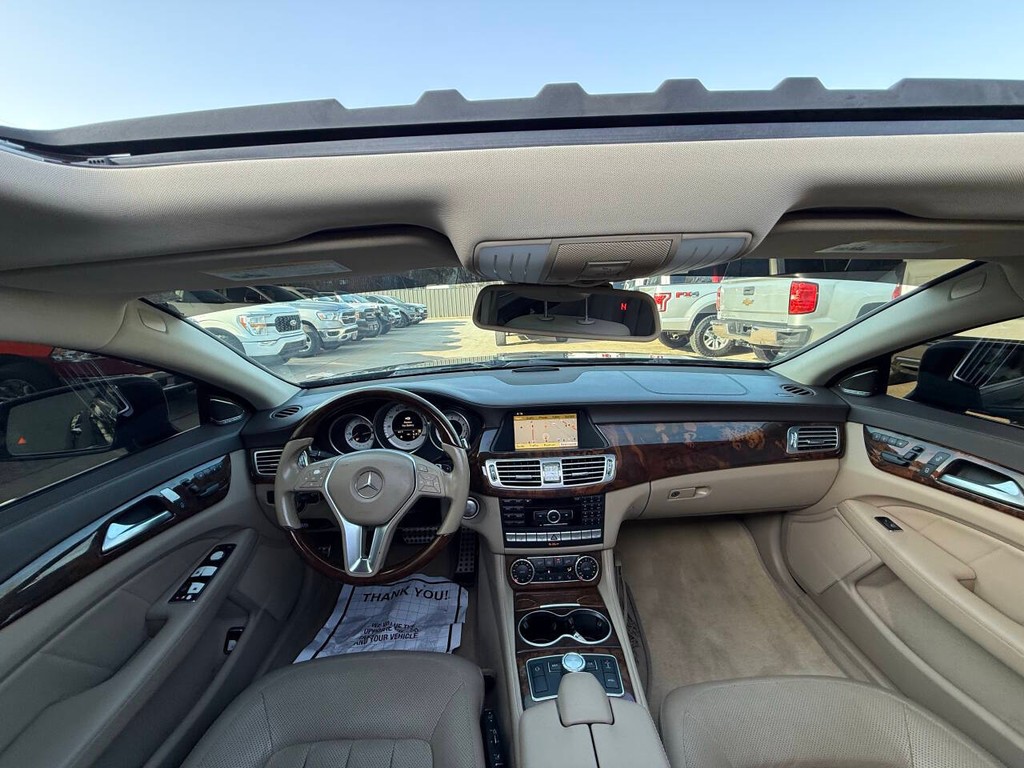 Mercedes-Benz CLS-Class Vehicle Full-screen Gallery Image 18