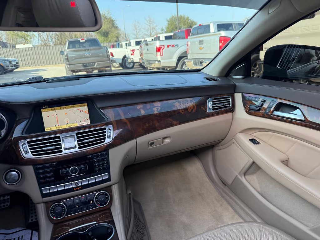 Mercedes-Benz CLS-Class Vehicle Full-screen Gallery Image 20