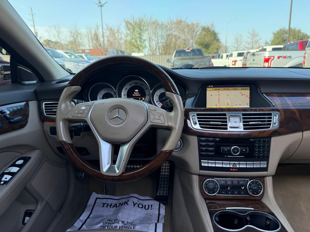 Mercedes-Benz CLS-Class Vehicle Full-screen Gallery Image 21