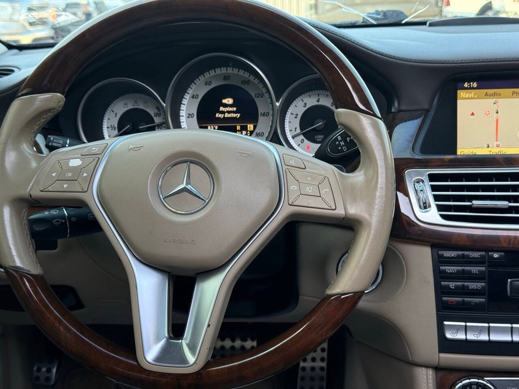 Mercedes-Benz CLS-Class Vehicle Full-screen Gallery Image 22