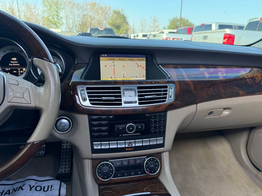 Mercedes-Benz CLS-Class Vehicle Full-screen Gallery Image 24