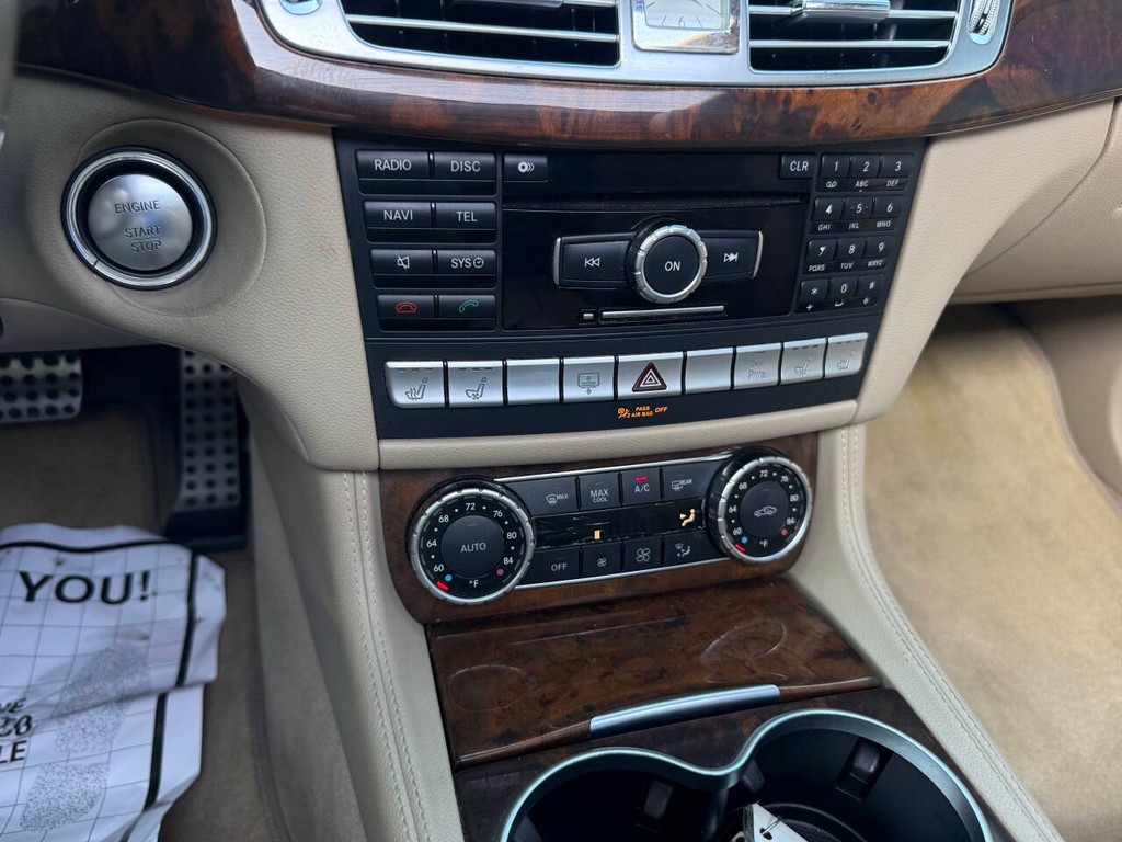 Mercedes-Benz CLS-Class Vehicle Full-screen Gallery Image 28