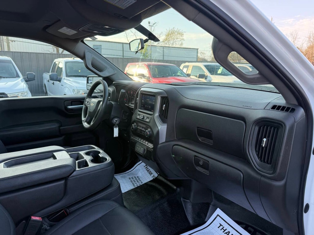 Chevrolet Silverado 1500 Vehicle Full-screen Gallery Image 09