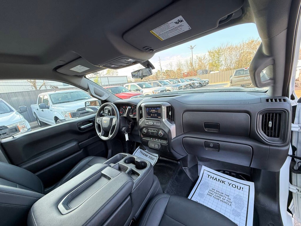 Chevrolet Silverado 1500 Vehicle Full-screen Gallery Image 13