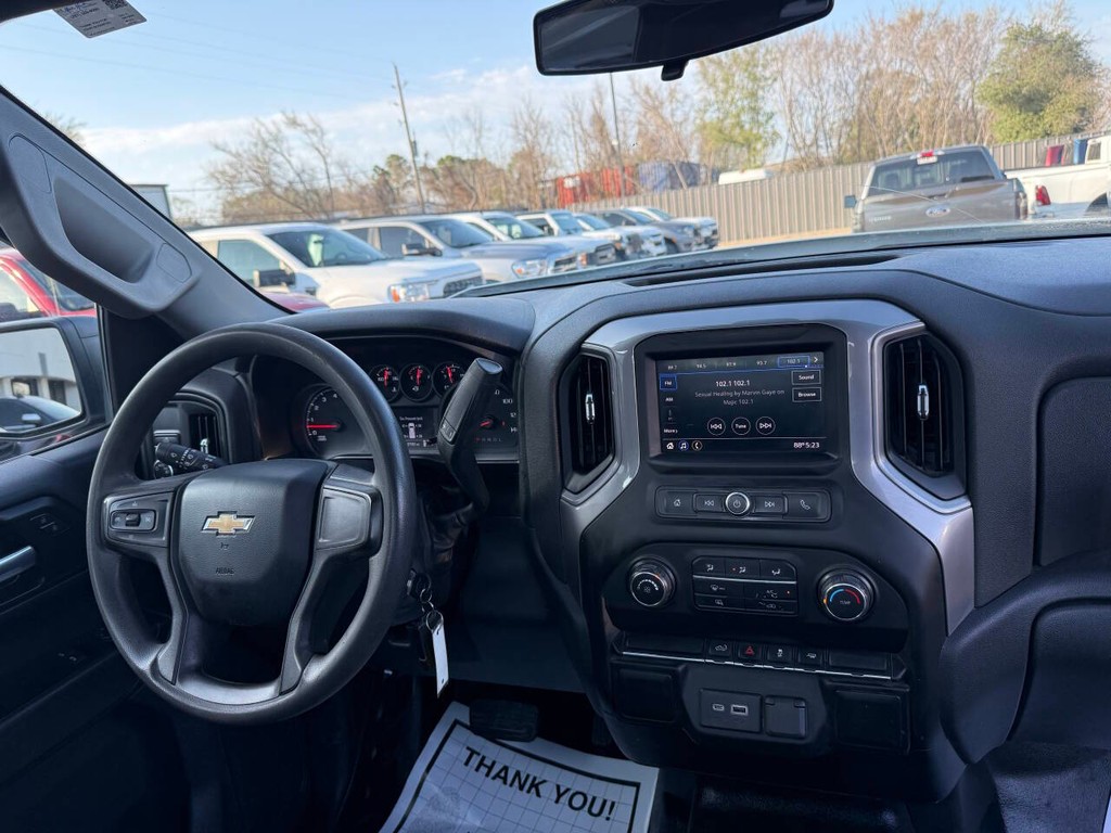 Chevrolet Silverado 1500 Vehicle Full-screen Gallery Image 14