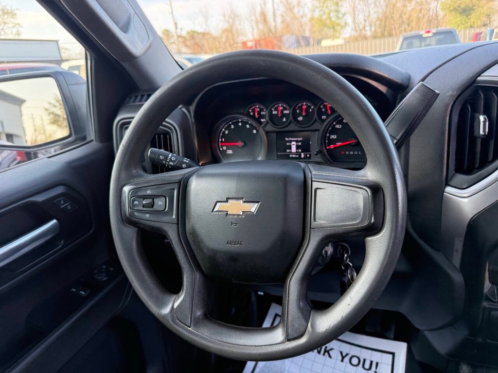 Chevrolet Silverado 1500 Vehicle Full-screen Gallery Image 15