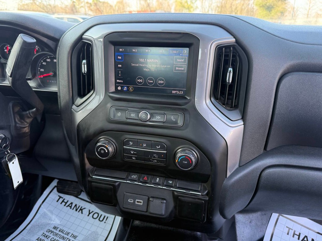 Chevrolet Silverado 1500 Vehicle Full-screen Gallery Image 17